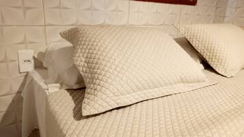 1 quarto, individualmente decorados, espaço de trabalho para notebook