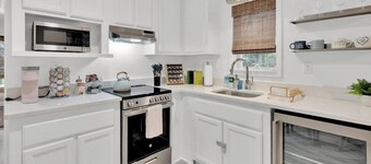 Escape to Heart of Grayton Beach in Cozy Cottage