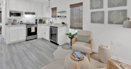 Escape to Heart of Grayton Beach in Cozy Cottage