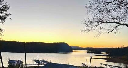 Heronâs Cove on Leesville Lake.