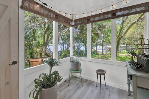 Waterfront Guest Studio Bungalow Cottage Retreat