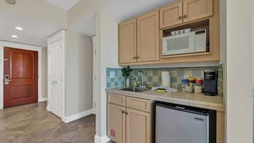 Fridge, microwave, dishwasher, coffee/tea maker