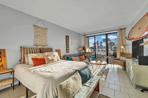 Tabla de planchar con plancha, wifi, ropa de cama