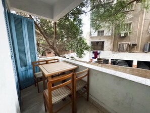 Outdoor dining - 2BR Maadi Gem Walking to Nile (Maadi Al Khabiri Al Wasti)