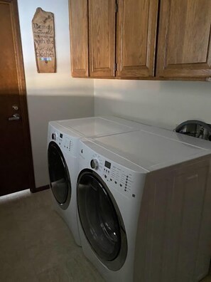 Family Suite | Iron/ironing board, free WiFi, bed sheets - Nordic House (Petersburg)
