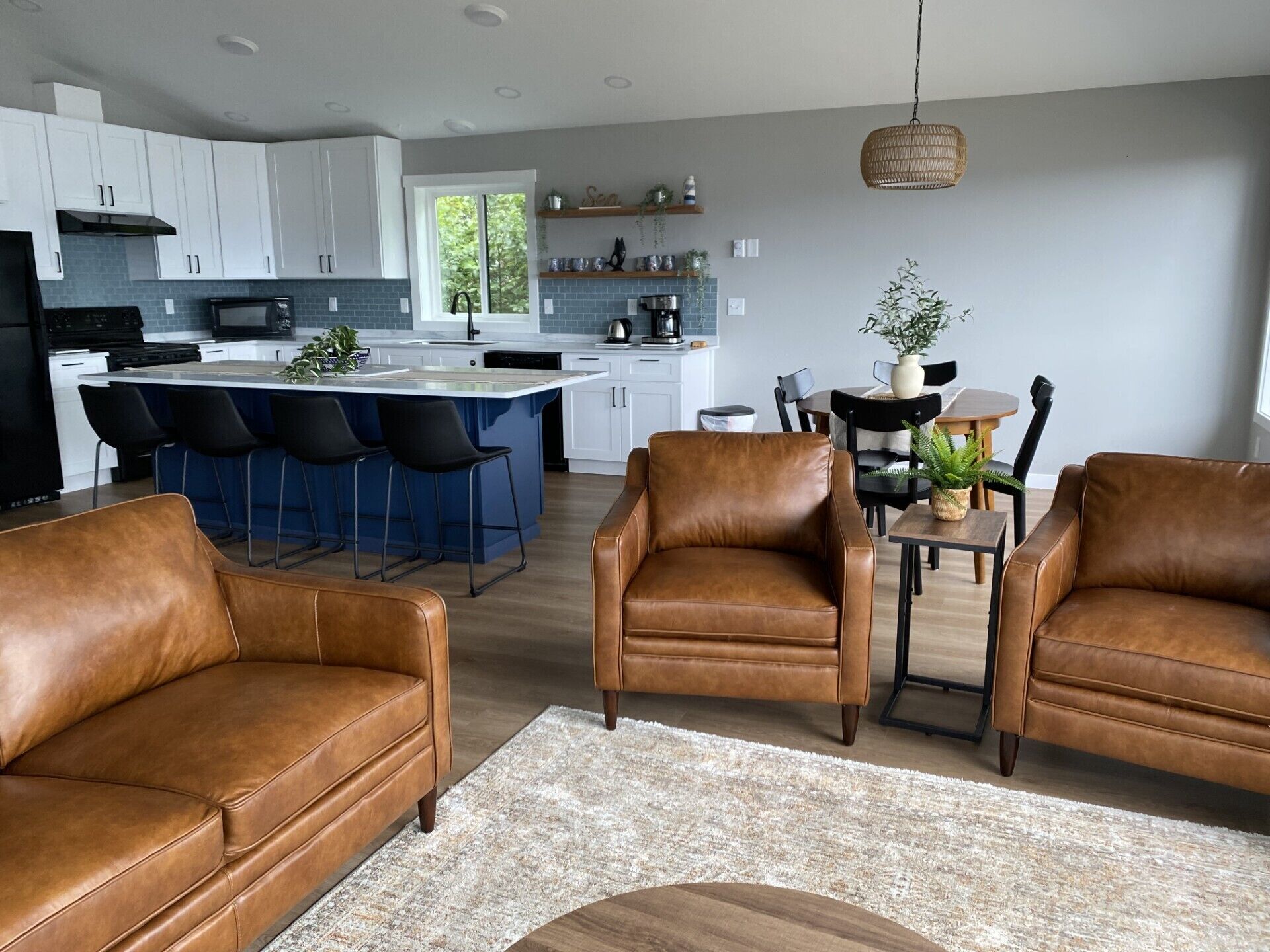 Suite familiare | Cucina privata | Frigorifero con congelatore, microonde, forno, piano cottura