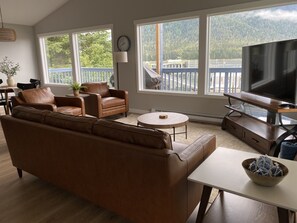 Family Suite | Living area | Smart TV, Netflix, streaming services