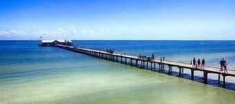 Villa Rozafa
Cozy,spacious,walking distance from downtown white sandy beach.