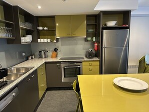 Microwave, oven, stovetop, dishwasher - White Crystal 210- ski-in ski-out (Hotham Heights)