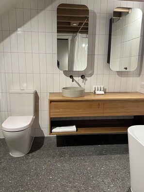 Bathroom - White Crystal 210- ski-in ski-out (Hotham Heights)