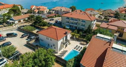 Villa with a swimming pool 100 meters from the sea