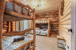 6 室のベッドルーム、アイロン / アイロン台、WiFi (無料)、ベッドシーツ