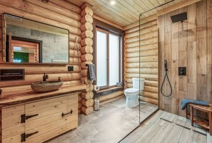 Hair dryer, towels, soap, shampoo - Log House Vacation Rental with Pool and Sauna (Pocono Township)