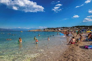 Beach nearby - Holiday apartment with terrace (Šilo)