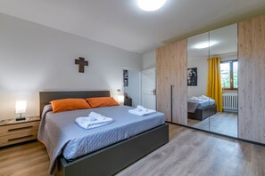 Iron/ironing board, WiFi, bed sheets - GuestHost - Cozy apartment perfect for two people, recently renovated and equipped with all the main comforts for a pleasant stay. The accommodation is located in an enviable position: in the immediate vicinity of the historic center and all points of in (Pesaro)