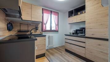 Micro-ondes, four, plaque de cuisson, grille-pain