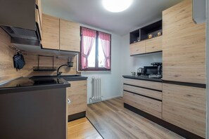 Micro-ondes, four, plaque de cuisson, grille-pain