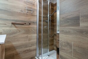 Shower, hair dryer, bidet, towels - GuestHost - Cozy apartment perfect for two people, recently renovated and equipped with all the main comforts for a pleasant stay. The accommodation is located in an enviable position: in the immediate vicinity of the historic center and all points of in (Pesaro)