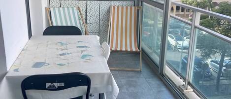 تناول الطعام بالخارج