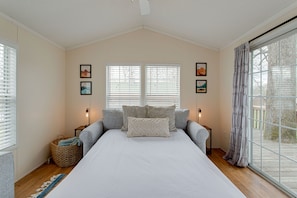 1 bedroom, free internet, bed sheets - Story-time Stay at Our Rupert Cottage! (Monteagle)