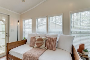 1 bedroom, bed sheets