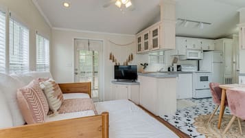 1 bedroom, bed sheets