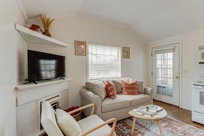 TV - Take a Trip Down Memory Lane @ Berenstain Cottage! (Monteagle)