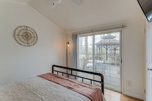 2 bedrooms, internet, bed sheets