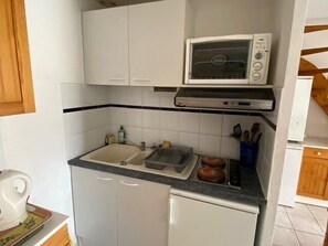 Fridge, cookware/dishes/utensils - CHARMING LITTLE HOUSE WITH GARDEN AND PARKING GRAU DU ROI SLEEPS 6 (LE GRAU DU ROI)