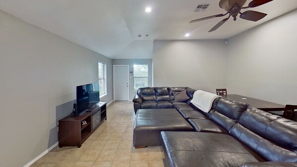 Smart TV, fireplace, table tennis