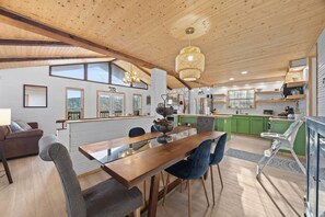 Dining - Cozy Pet-Friendly Mtn Retreat w/ View, Game Room, Near Gatlinburg & PF (Pigeon Forge)