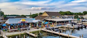 Little Blue Bungalow - Amazing Views + Boat Dock!