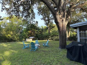 Property grounds - Cozy home and minutes from the beaches (Largo)