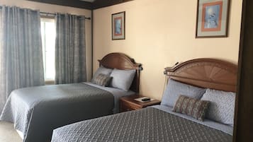 Habitación estándar, 2 camas matrimoniales | Ropa de cama de alta calidad, wifi gratis y ropa de cama