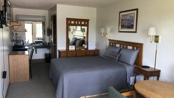 Standard Single Room, 1 Queen Bed | Premium bedding, free WiFi, bed sheets