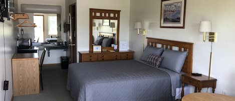 Standard Single Room, 1 Queen Bed | Premium bedding, free WiFi, bed sheets