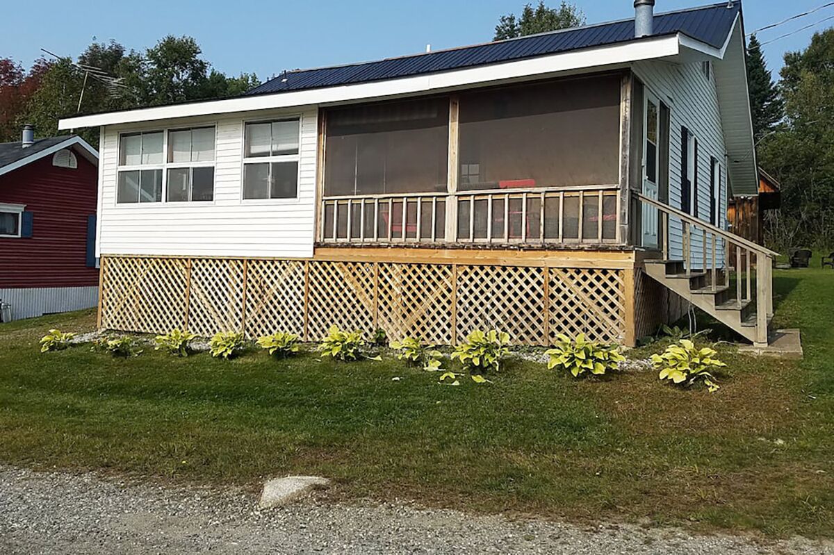 Cozy & Comfortable Lake Willoughby Cottage with Views