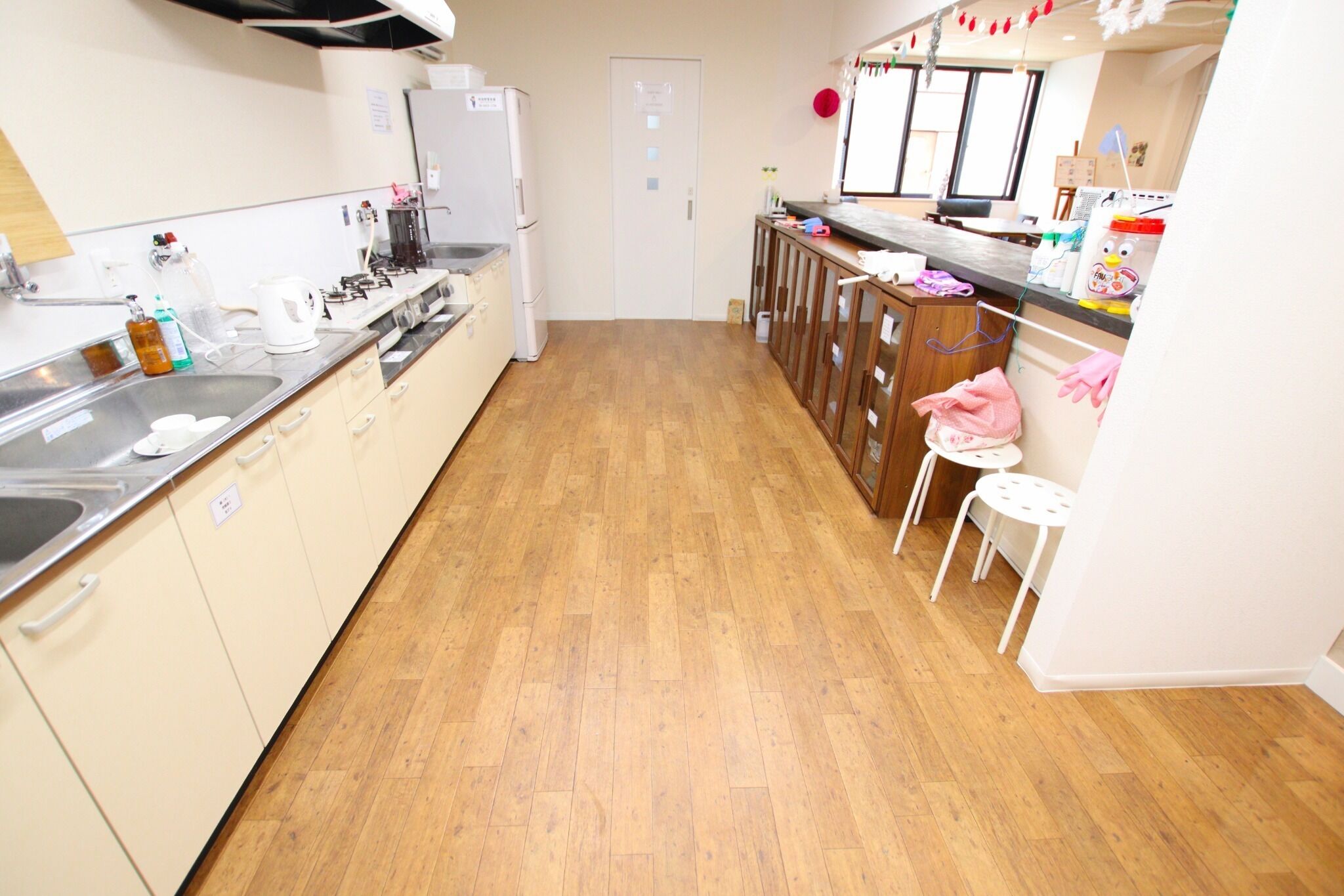 Fridge, microwave, stovetop, cookware/dishes/utensils