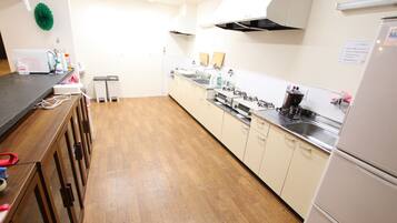 Fridge, microwave, stovetop, cookware/dishes/utensils