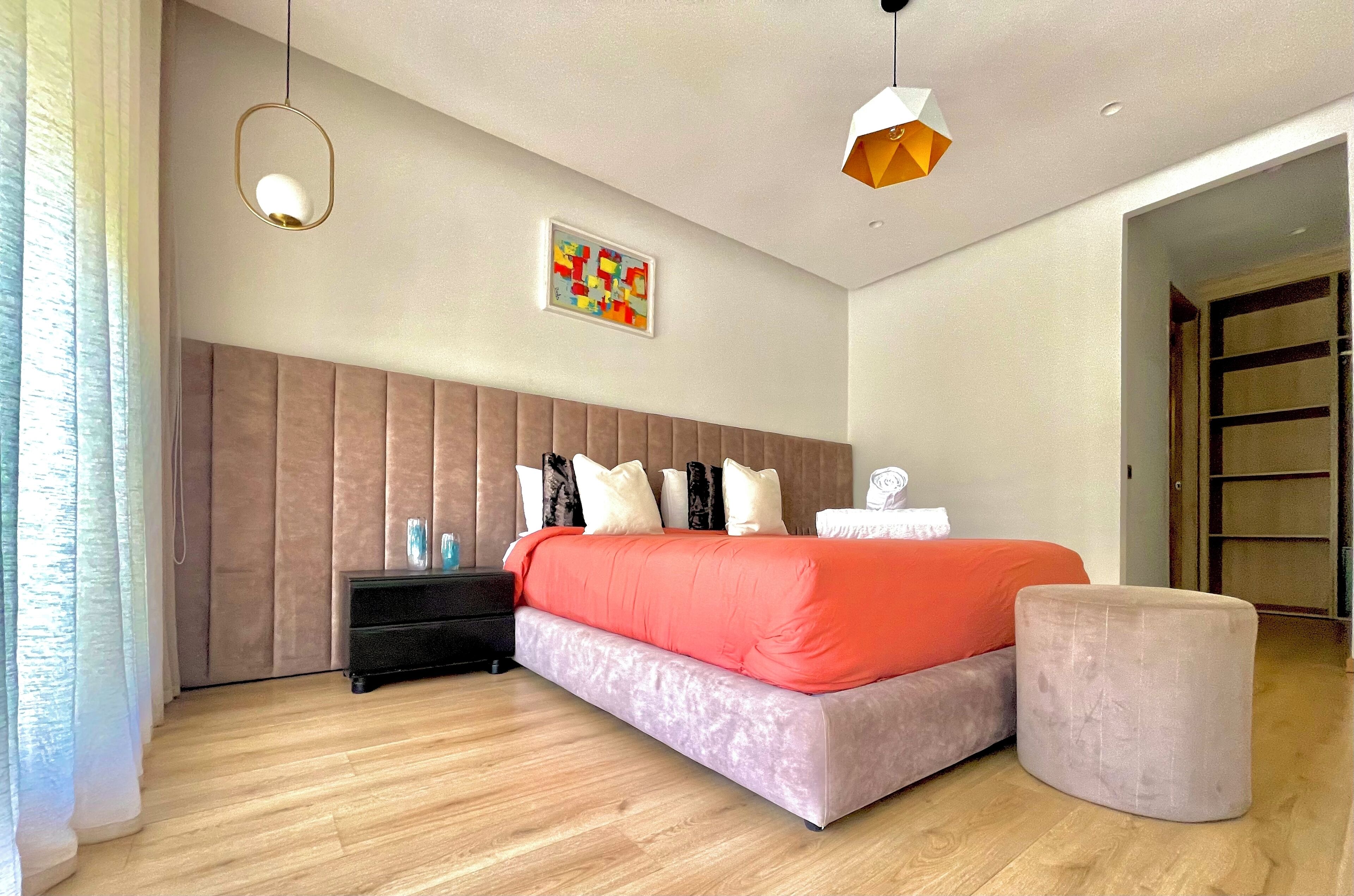 4 室のベッドルーム、アイロン / アイロン台、WiFi、ベッドシーツ