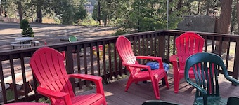 Cozy Cabin walking distance from the lake. Plenty of lake access!