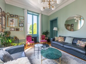 TV, table tennis, books, stereo