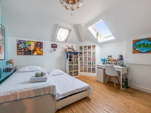 6 chambres, bureau, Wi-Fi, draps fournis