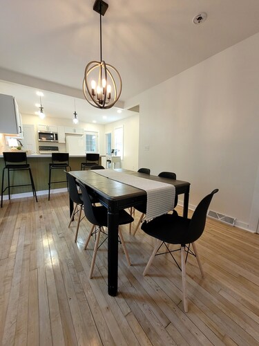 New! Tasteful, fresh 3BR on quiet street in Calumet