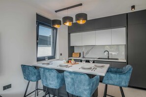 Fridge, oven, dishwasher, coffee/tea maker - Apartment AK lux with private pool (Njivice)