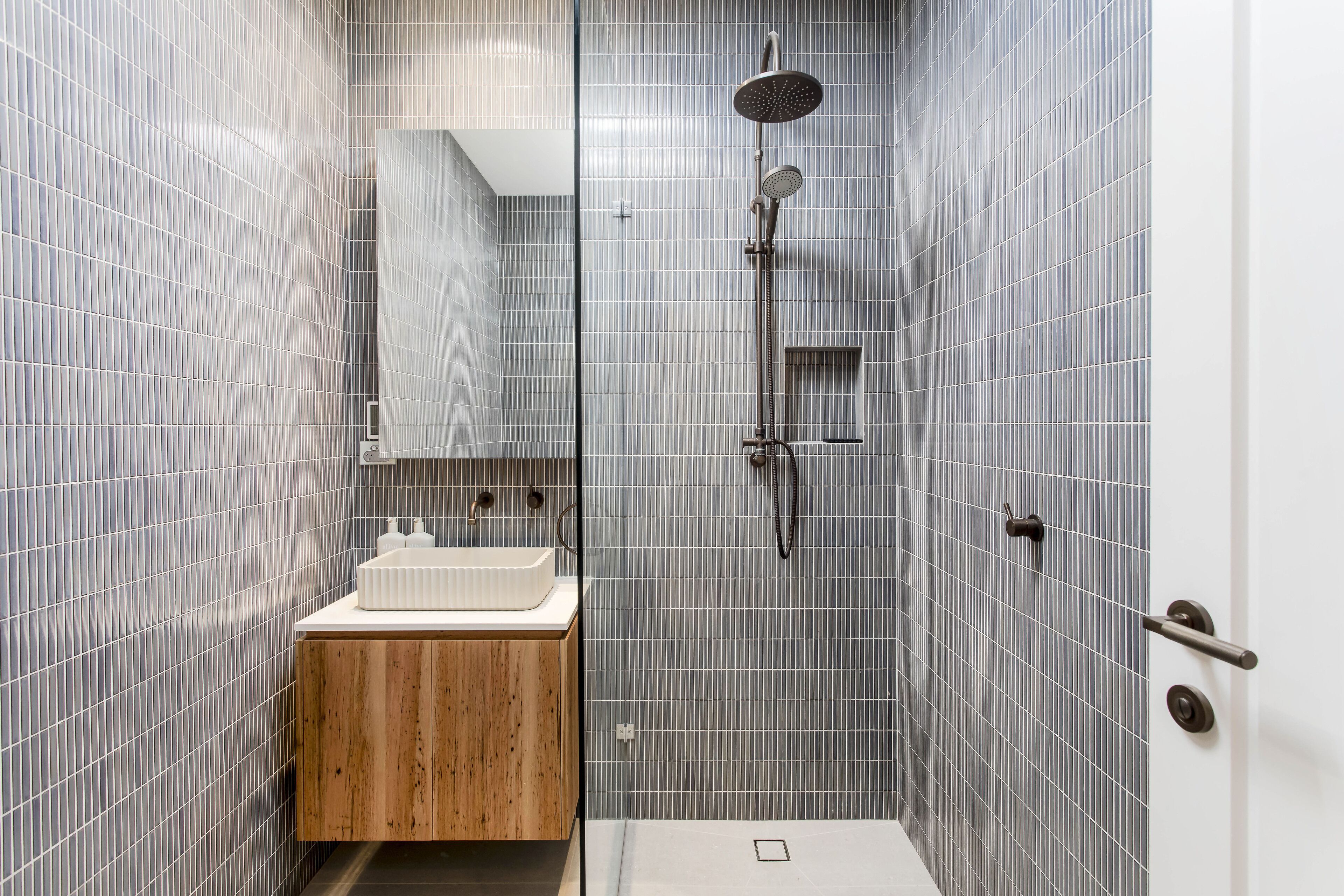 Shower, towels