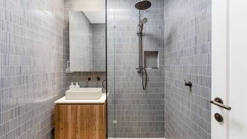 Shower, towels