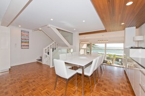 Dining - Bay Sunsets - Glenelg - Beachfront - Large - View (Glenelg South)