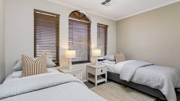 3 bedrooms, iron/ironing board, WiFi, bed sheets