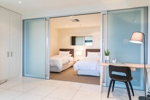 3 bedrooms, iron/ironing board, WiFi - Liberty 727 -Glenelg- Marina & City Views (Glenelg)